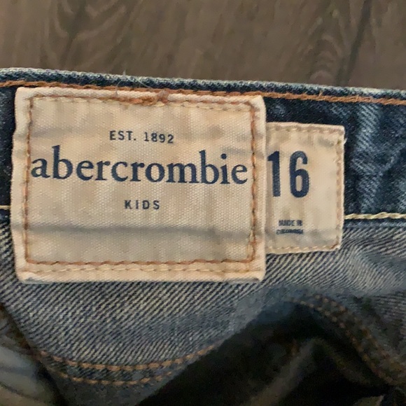 Selling Dark Abercrombie Kids Size 16 Jeans - Picture 4 of 4
